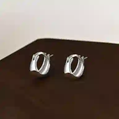 999