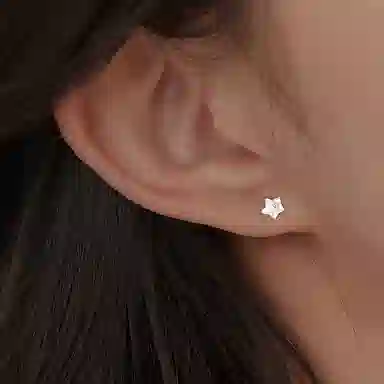 999