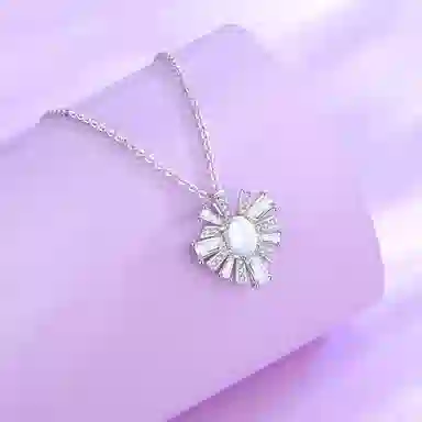 925