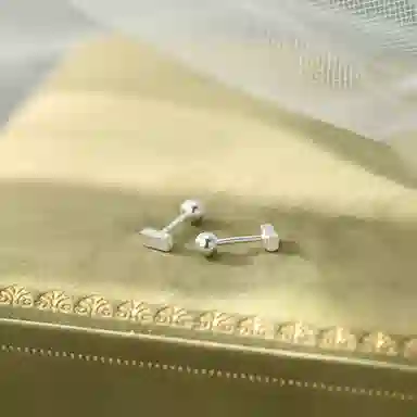 999