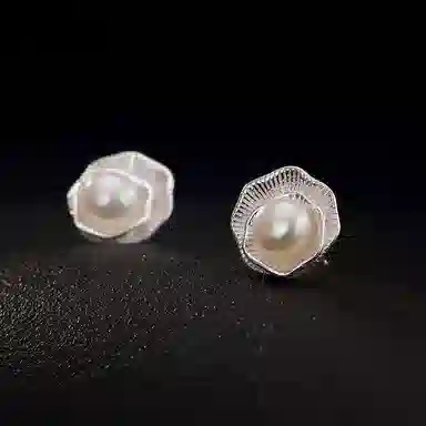 925