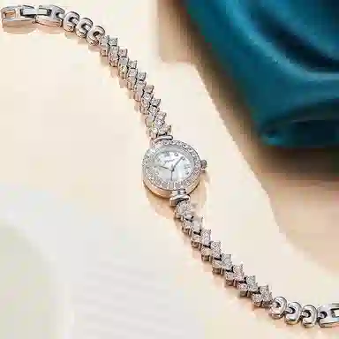 雅嘉怡 腕表 石英机芯 合金表带 贝母色表盘 女表 时尚简约轻奢镶钻奢华气质小众高级感通勤职场商务风百搭女士小圆手表生活防水礼盒包装