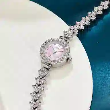 雅嘉怡 腕表 石英机芯 合金表带 贝母色表盘 女表 时尚简约轻奢镶钻奢华气质小众高级感通勤职场商务风百搭女士小圆手表生活防水礼盒包装