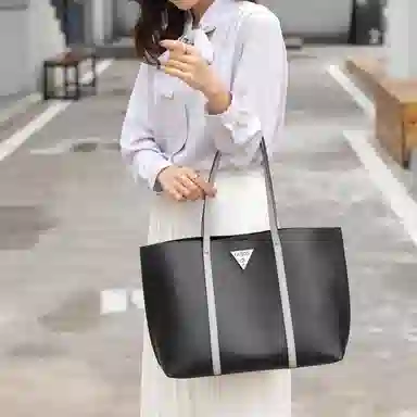 GUESS PU Tote