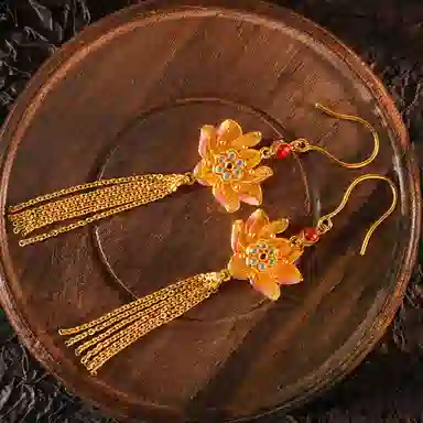 佐卡伊 古法金珐琅流苏古韵睡莲耳饰 足金 按克计价 黄金耳环 女款