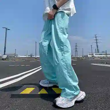 美式高街激光冲孔透气空调裤冰丝速干薄款垂感阔腿无性别抽绳工装伞兵休闲裤 男女同款 黑色