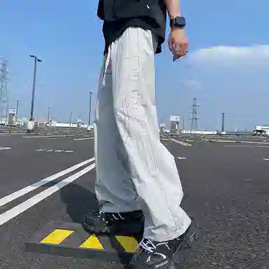 美式高街激光冲孔透气空调裤冰丝速干薄款垂感阔腿无性别抽绳工装伞兵休闲裤 男女同款 黑色