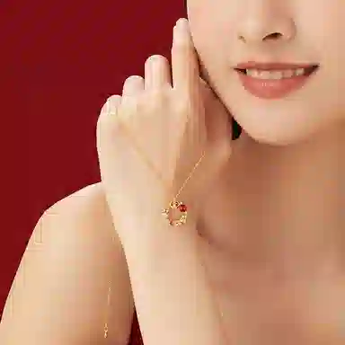 925