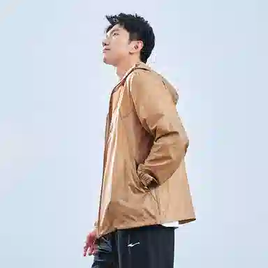 鸿星尔克 纯色防晒印花夹克外套 男款 陶土棕