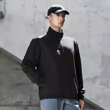 鸿星尔克 综训系列 防泼水风壳轻量纯色简约宽松休闲运动通勤外套夹克 男款 正黑