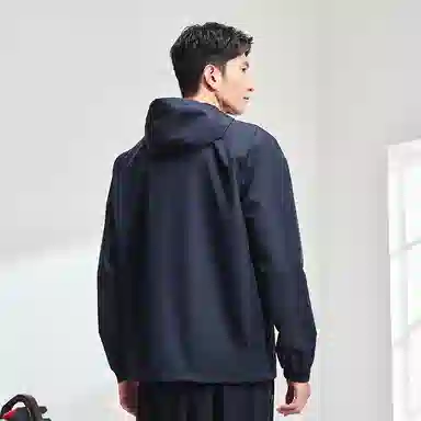 鸿星尔克 综训系列 防泼水防风防雨纯色简约风壳户外运动骑行通勤舒适百搭宽松连帽拉链夹克 男款 礁石蓝