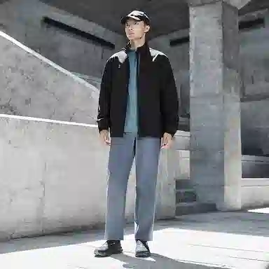 鸿星尔克 综训系列 防泼水风壳轻量纯色简约宽松休闲运动通勤外套夹克 男款 正黑