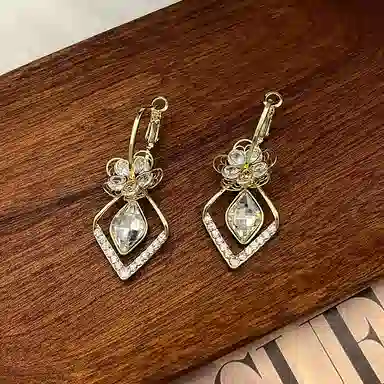 双生恋 几何菱形锆石花朵耳扣小众设计感百搭时尚精致日常通勤约会耳饰轻奢高级感 铜 耳环 女款