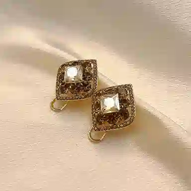 双生恋 菱形满锆爆闪耳扣小众设计感百搭时尚精致日常通勤约会耳饰轻奢高级感 铜合金 耳环 女款