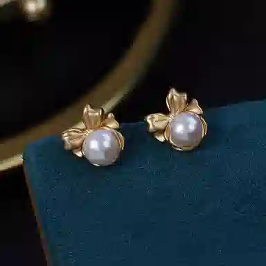 925