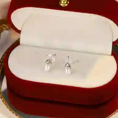 925