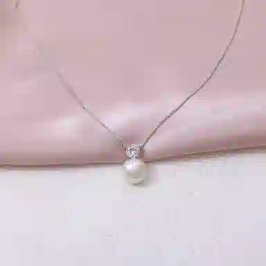 925