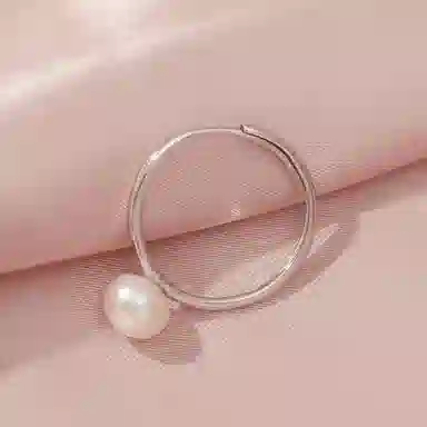925