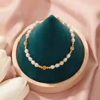 925