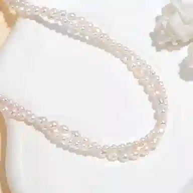 925