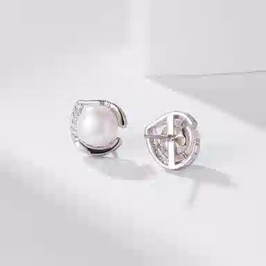 925