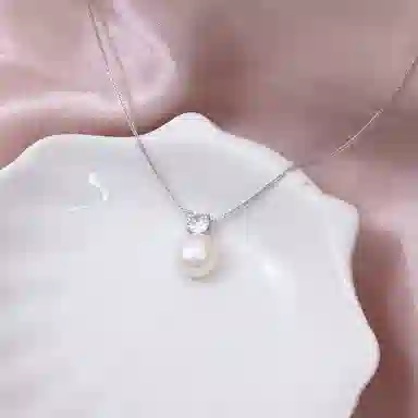 925