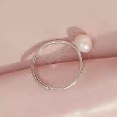 925