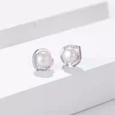 925
