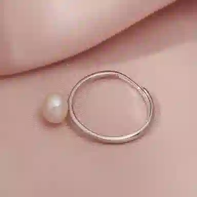 925