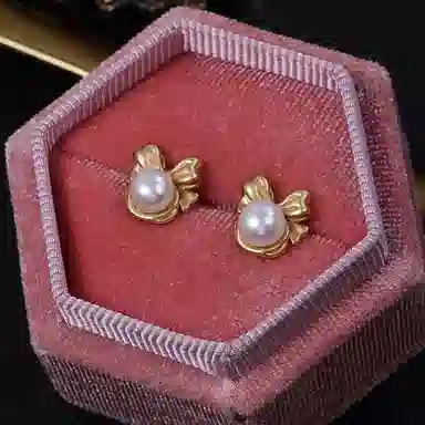 925