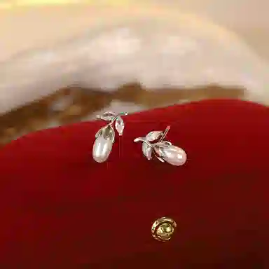 925