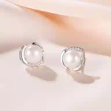 925