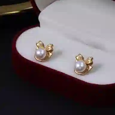 925