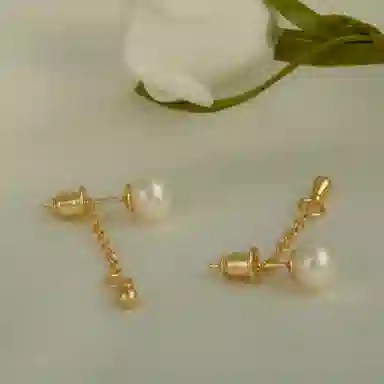 925