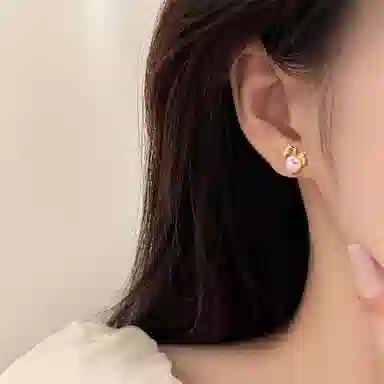 925