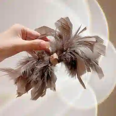 白卷 优雅时尚后脑勺盘发羽毛发夹 大号鲨鱼夹 女款 闺蜜款