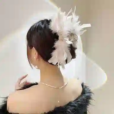 白卷 优雅时尚后脑勺盘发羽毛发夹 大号鲨鱼夹 女款 闺蜜款