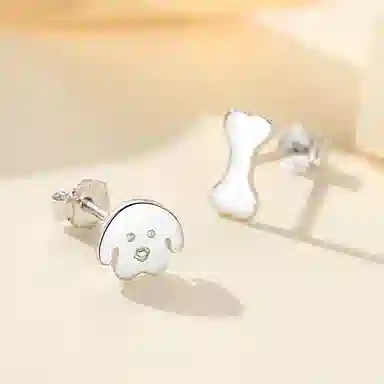 999