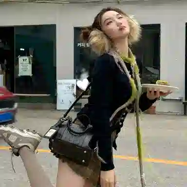 CULTIVATOR Boston Bag Small Brown