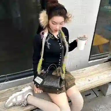 CULTIVATOR Boston Bag Small Brown