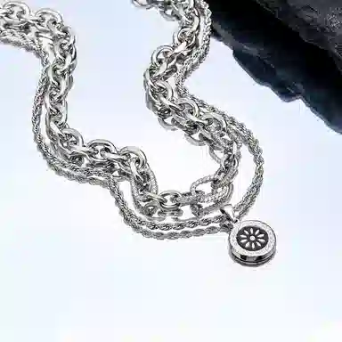 ENFANTIN Totem Pendant Necklace