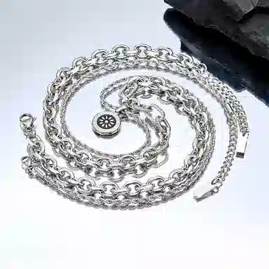 ENFANTIN Totem Pendant Necklace