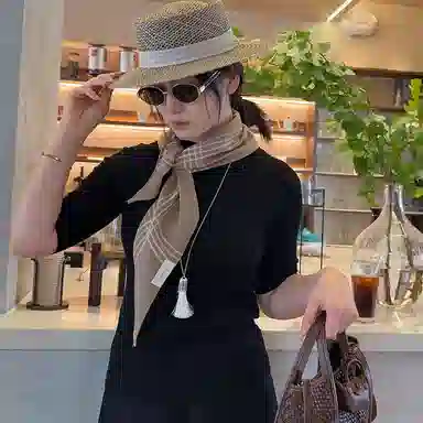 艾佳微 美拉德配色暖色调格子高级感小披肩外搭护颈围巾系领巾护脖 聚酯纤维 丝巾 男女同款情侣款