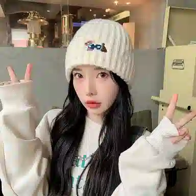 艾佳微 秋季上课通勤保暖潮牌可爱小狗刺绣百搭加厚保暖护耳针织帽帽子 涤纶 绒线帽 男女同款情侣款