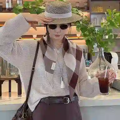 艾佳微 美拉德配色暖色调格子高级感小披肩外搭护颈围巾系领巾护脖 聚酯纤维 丝巾 男女同款情侣款