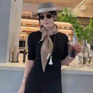 艾佳微 美拉德配色暖色调格子高级感小披肩外搭护颈围巾系领巾护脖 聚酯纤维 丝巾 男女同款情侣款