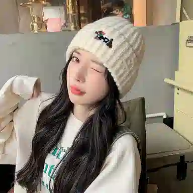 艾佳微 秋季上课通勤保暖潮牌可爱小狗刺绣百搭加厚保暖护耳针织帽帽子 涤纶 绒线帽 男女同款情侣款