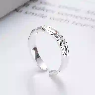 925