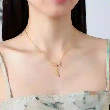 925