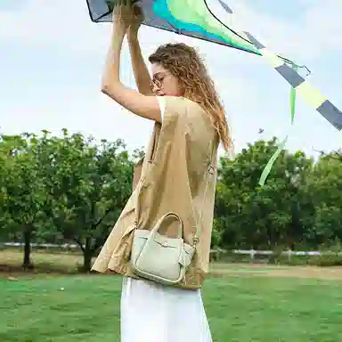 LA FESTIN Kite Series